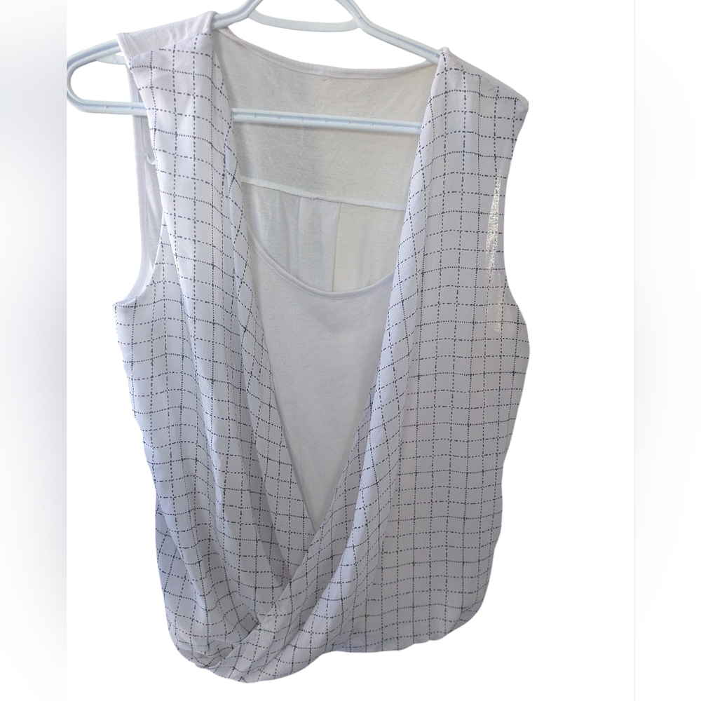 👉10/10$ Women's White Sleeveless Top